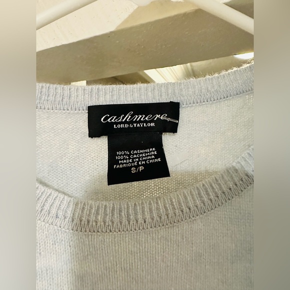100% Cashmere Lord & Taylor sweater. Size S. - Picture 6 of 10